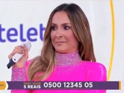 Claudia Leitte diz que ficou constrangida com atitude de Silvio Santos Claudia Leitte diz que ficou constrangida com atitude de Silvio Santos