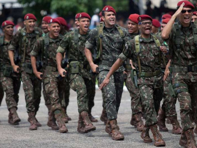  As aposentadorias de militares no Brasil são mais generosas que as de outros países?