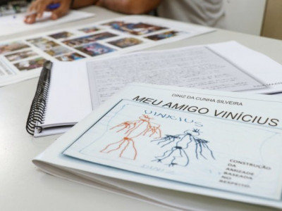 Crianças transformaram o medo do autismo em livro emocionante para Vinícius Crianças transformaram o medo do autismo em livro emocionante para Vinícius