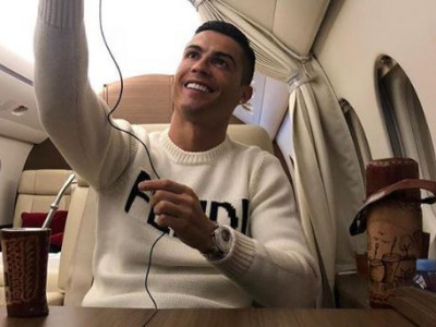  Cristiano Ronaldo posta foto com suposto tereré e causa polêmica na internet