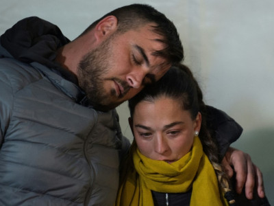 Mineiros estão a dois metros do poço onde caiu o menino espanhol Mineiros estão a dois metros do poço onde caiu o menino espanhol