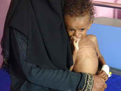 Mais de 100 mil bebês morrem por ano devido às guerras, diz ONG