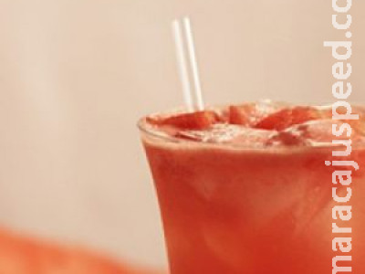 Suco de melancia e gengibre garante a sensação de frescor nas refeições