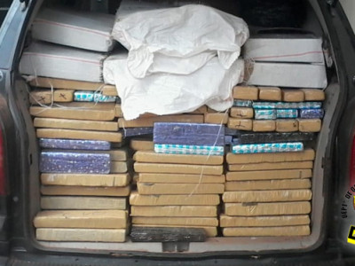 DOF apreende veículo carregado com quase 800 quilos de drogas DOF apreende veículo carregado com quase 800 quilos de drogas