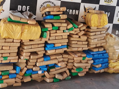 DOF recupera veículo furtado e carregado com droga na MS-380 DOF recupera veículo furtado e carregado com droga na MS-380