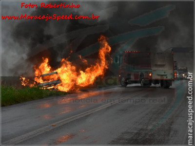 Maracaju: Corpo de Bombeiros atendem ocorrência de incêndio em veículo as margens da MS-162 saída para Sidrolândia