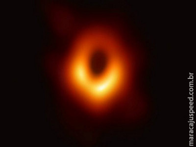 Astrônomos revelam primeira imagem de um buraco negro já registrada 
