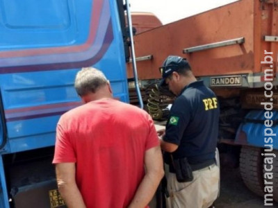 Caminhoneiro é preso com R$ 60 mil em tabletes de cocaína
