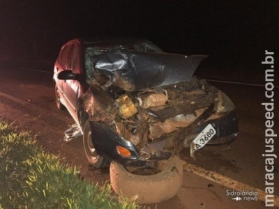 Carro bate em viatura da PM e acidente deixa quatro feridos