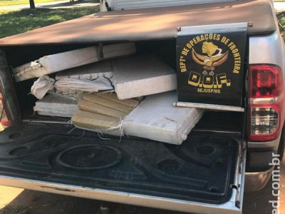 Durante bloqueio para fiscalização do DOF condutor foge e abandona camionete com quase 200 quilos de drogas