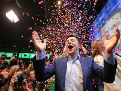 Humorista Zelensky vence eleição presidencial na Ucrânia