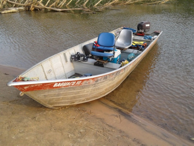 Polícia Militar Ambiental autua dois por pesca ilegal e apreende pescado, barco e motor de popa