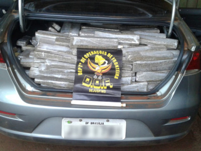 Veículo furtado em Goiás foi recuperado e apreendido pelo DOF com quase quatrocentos quilos de entorpecentes