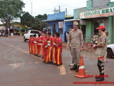 Maracaju: Alunos da Escola José Pereira da Rosa com auxílio da Guarnição do Corpo de Bombeiros realizam panfletagem do Projeto A Criança no Trânsito Maracaju: Alunos da Escola José Pereira da Rosa com auxílio da Guarnição do Corpo de Bombeiros realizam panfletagem do Projeto A Criança no Trânsito
