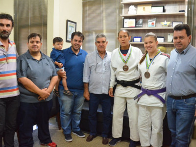 Maracaju: Atletas que representaram o município em campeonato de judô são recepcionados pelo Prefeito Municipal