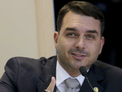 MP vai pedir quebra do sigilo fiscal e bancário de Flávio Bolsonaro e Queiroz