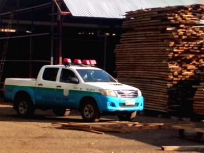 Polícia Militar Ambiental autua serraria em R$ 11,5 mil por armazenamento de 38 m³ de madeira nativa ilegalmente