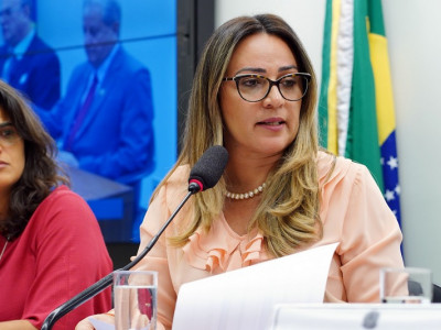 Projeto isenta de tributos medicamentos destinados a doenças raras Projeto isenta de tributos medicamentos destinados a doenças raras