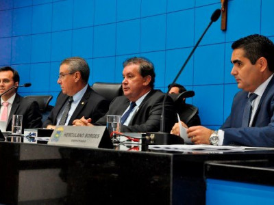 Projeto que dá mais poder a deputados estaduais é aprovado e segue para Brasília