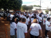 Terceira idade faz passeata pedindo mais conscientização em Maracaju