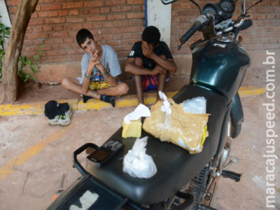 Adolescentes são detidos após jogarem cocaína na Máxima