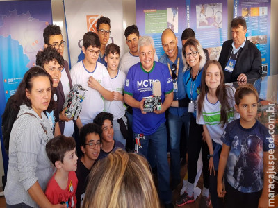 Astronauta Marcos Pontes inspira time de robótica da Escola do Sesi para seguir com pesquisas científicas