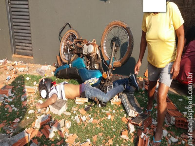 Maracaju: Condutor de motocicleta colidi contra muro e morre no local
