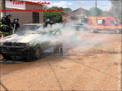 Maracaju: Bombeiros atendem ocorrência de incêndio em veículo na Vila Juquita