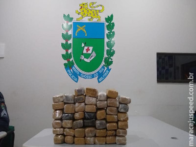 Maracaju: Polícia Militar apreende 45 tabletes de maconha em bagagem abandonada, após autor empreender fuga ao ver viatura policial