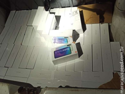 Polícia apreende quase 300 celulares contrabandeados em área rural Polícia apreende quase 300 celulares contrabandeados em área rural
