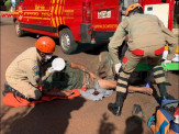 Maracaju: Homem conduzindo motocicleta tem fratura exposta em tíbia e fíbula após colidir com porta de veículo