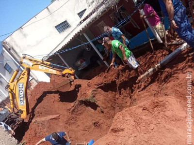 Trabalhador morre soterrado em fossa após dois desabamentos