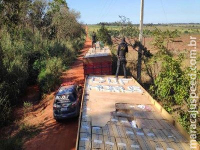 Caminhões são apreendidos com 50 mil pacotes de cigarros contrabandeados Caminhões são apreendidos com 50 mil pacotes de cigarros contrabandeados