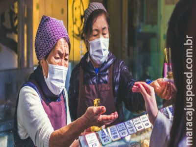 OMS recomenda que máscaras caseiras tenham três camadas de diferentes materiais OMS recomenda que máscaras caseiras tenham três camadas de diferentes materiais