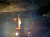 Bombeiros de Maracaju atuam no resgate do corpo de motorista que morreu afogado no Rio Vacaria, após veículo cair de cima de ponte Bombeiros de Maracaju atuam no resgate do corpo de motorista que morreu afogado no Rio Vacaria, após veículo cair de cima de ponte