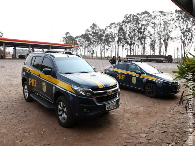 Bandidos caçados em operação roubaram R$ 30 mil, armas e celulares de empresa 