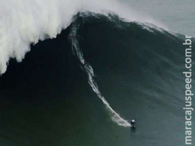 Brasileira quebra recorde de maior onda já surfada por uma mulher