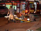 Maracaju: Corpo de Bombeiros atendem ocorrência de colisão entre veículo e motociclistas. Condutor foge sem prestar socorro Maracaju: Corpo de Bombeiros atendem ocorrência de colisão entre veículo e motociclistas. Condutor foge sem prestar socorro