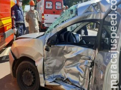Motorista de aplicativo passa mal, colide em ônibus e morre em Campo Grande