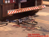 Urgente: Ciclista é atropelada por carreta e tem pernas esfaceladas no Bairro Paraguai