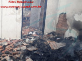 Maracaju: Bombeiros atendem ocorrência de fogo em sede de fazenda. Chamas consumiram quase toda a residência