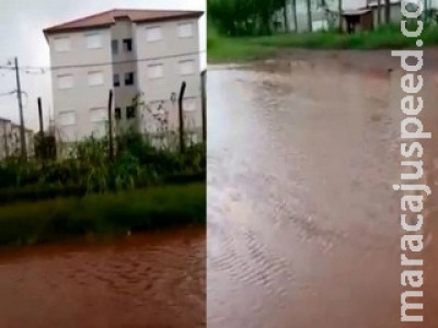 Chuva transforma rua sem asfalto em ‘rio’ de lama no bairro Tarumã
