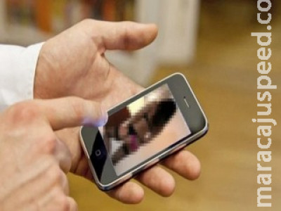 Mulher tem vídeo íntimo divulgado em grupo de WhatsApp e procura delegacia Mulher tem vídeo íntimo divulgado em grupo de WhatsApp e procura delegacia