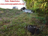 Maracaju: Corpo de Bombeiros atendem ocorrência de acidente na Rodovia MS-162. Veículo capotou por diversas vezes e arrancou até poste de aroeira de cerca de um metro de circunferência