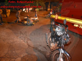 Maracaju: Mulher enfurecida por estar tendo uma "DR" com seu marido, joga motocicleta contra caçamba de entulho na Vila Margarida