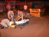 Maracaju: Mulher enfurecida por estar tendo uma "DR" com seu marido, joga motocicleta contra caçamba de entulho na Vila Margarida Maracaju: Mulher enfurecida por estar tendo uma "DR" com seu marido, joga motocicleta contra caçamba de entulho na Vila Margarida