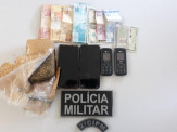 Maracaju: Polícia Militar prende dupla por tráfico de drogas. Autores estavam portando nota de 100 dólares falso e afirmaram que trabalham para um grupo de contrabandista da região