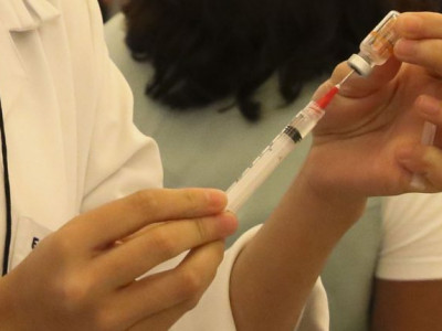 Chile lidera vacinação na América Latina; Holanda interrompe uso da AstraZeneca Chile lidera vacinação na América Latina; Holanda interrompe uso da AstraZeneca