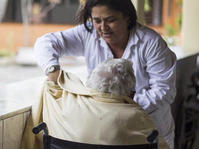 Em Campo Grande, projeto inclui cuidadores de idosos em grupo prioritário de imunização da Covid-19