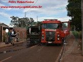 Maracaju: Bombeiros atendem ocorrência de incêndio em lixo que estava no interior de caminhão de lixo